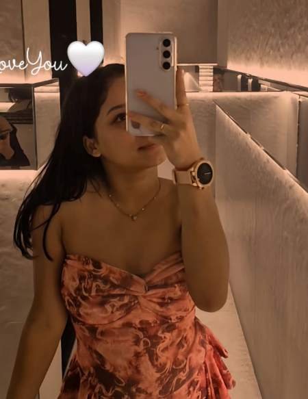 Himanshi-Milf-Girl In Goa
